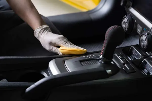 Comment rénover les plastiques de l'habitacle de voiture, Reims, Alex Nettoyage 51
